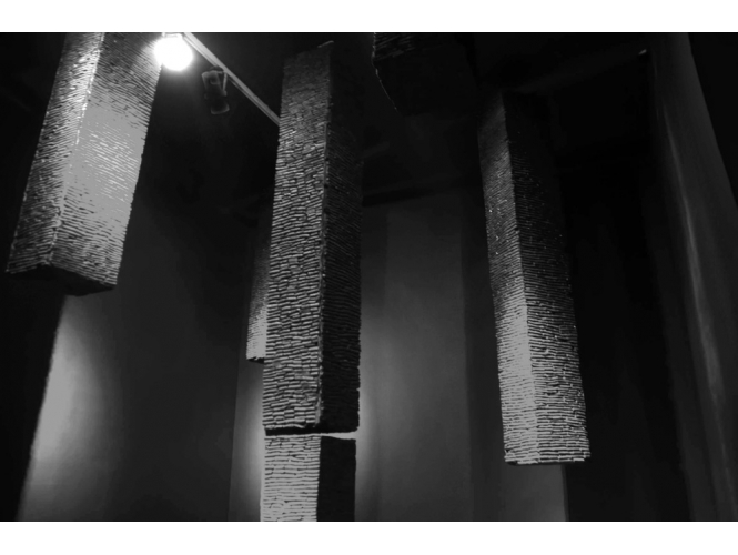 Pillars, 2012 % 6 piliers de dimensions variables<br/>Charbon de  bois, pulp de chiffons de coton<br/><br/>6 pillars with various sizes<br/>Wood charcoal, cotton rag pulp<br/><br/>