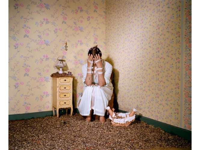 L’Album de famille – Episode de l’assassinat % Le chagrin de ma mère au printemps, 2007<br/>C-print<br/>90 x 74 cm<br /><br />