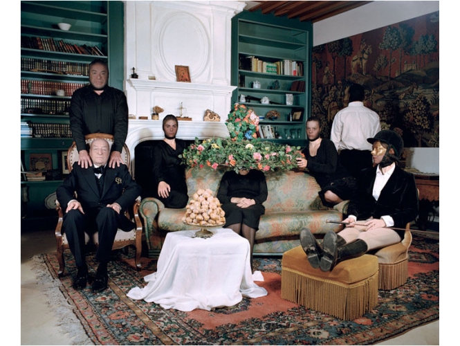 L’Album de famille – Episode de l’assassinat % La réunion de famille, 2007<br/>C-print<br/>130 x 107 cm<br /><br />