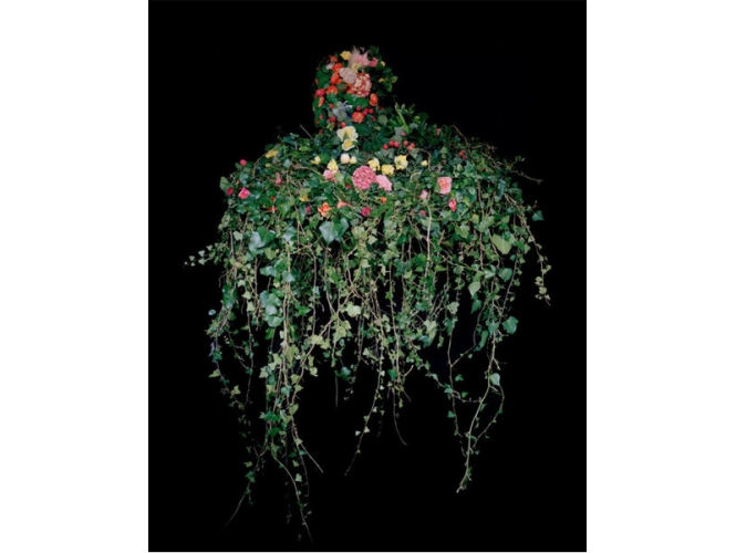 L’Album de famille – Episode du Cache-mari % Le chapeau du mariage, 2009<br/>C-print<br/>134 x 107 cm<br /><br />