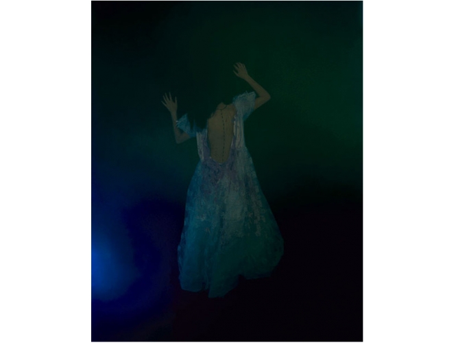 L’Album de famille – La remise des clefs % Delphine B., 2010 <br/>C-print<br/>134 x 107 cm<br /><br />