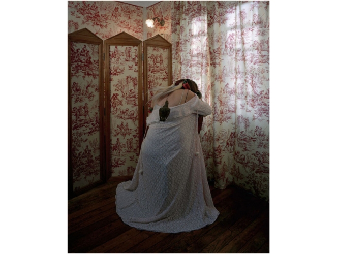 L’Album de famille – La remise des clefs % Le cataplasme d'oiseaux, 2010 <br/>C-print<br/>134 x 107 cm<br /><br />