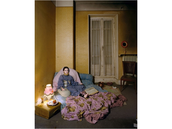L’Album de famille – La remise des clefs % L'enfant transparent, 2010<br/>C-print<br/>134 x 107 cm<br /><br />