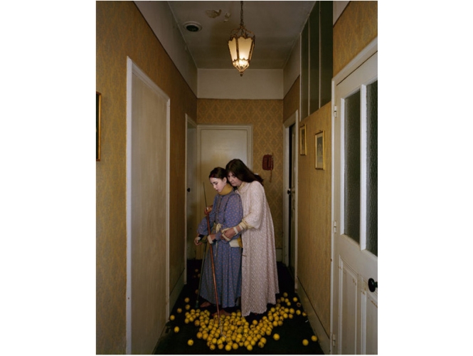 L’Album de famille – La remise des clefs % La leçon, 2010<br/>C-print<br/>134 x 107 cm<br /><br />