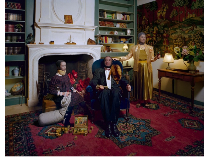 L’Album de famille – La remise des clefs % La remise des clefs, 2010<br/>C-print<br/>136 x 107 cm<br /><br />