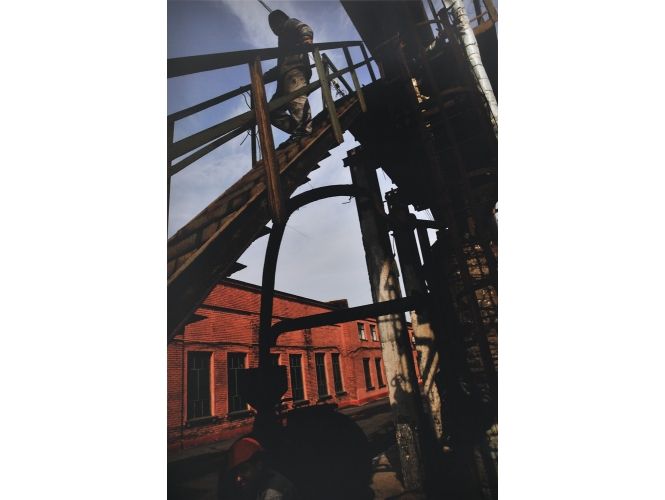 Untitled from the series ‘Promzona, 2011’ % Photographie couleur<br/>Color photography<br/>190 x 125 cm<br/>Edition: 5<br/>© Rebecca Fanuele<br/><br/>