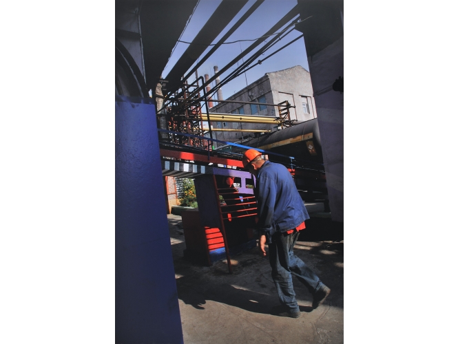 Untitled from the series ‘Promzona, 2011’ % Photographie couleur<br/>Color photography<br/>190 x 125 cm<br/>Edition: 5<br/>© Rebecca Fanuele<br/><br/>