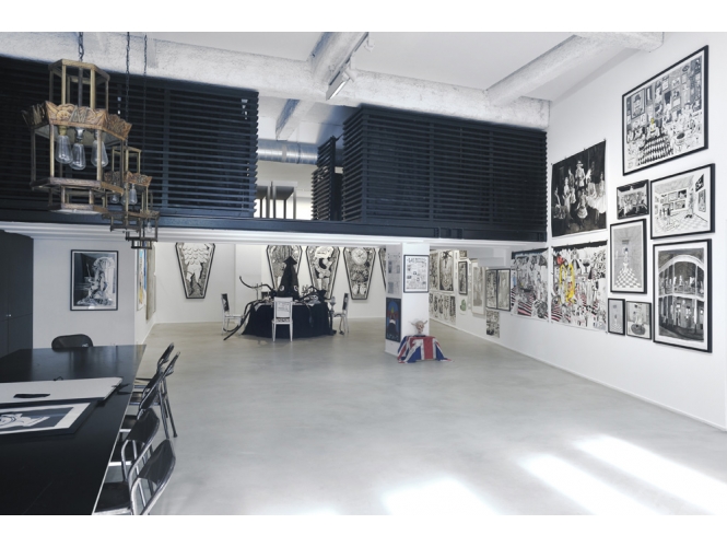 Vue de l’exposition / Exhibition view, 2011 % "Le Gun and The Black Squid - La Catastrophe", Galerie Suzanne Tarasieve / LOFT 19<br/>Photo: Rebecca Fanuele<br/><br/>