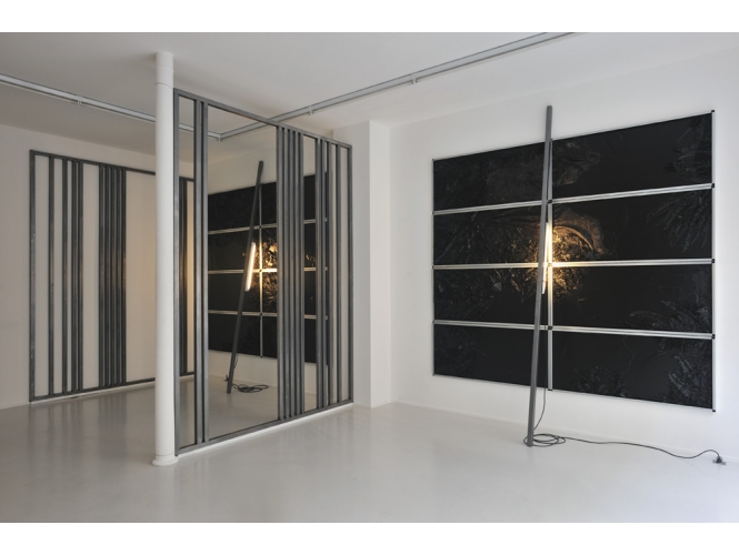 Vue de l’exposition / Exhibition view, 2012 % Galerie Suzanne Tarasieve, Paris<br/>© Rebecca Fanuele<br/><br/>