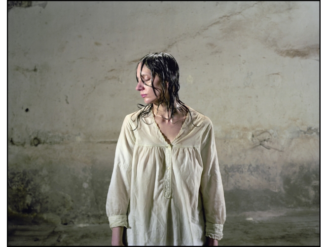La fausse fille, la naissance – Série ‘Le Pays d’en Bas’, 2013 % Tirage sur papier FineArt d'après plan-film, contre collage sur Dibon<br/>132,5 x 162,5 x 10 cm <br/>(52 1/8 x 64 x 3 7/8 in.) encadré <br /><br />