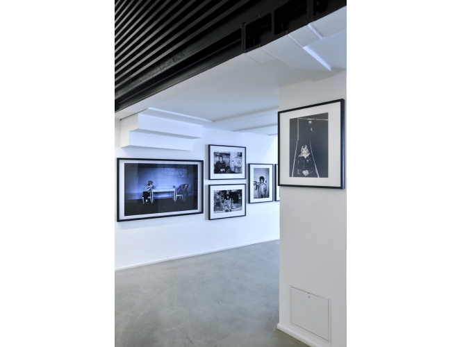 Vue d’exposiion / Exhibition view, 2012 % "FOREVER YOUNG", Galerie Suzanne Tarasieve / LOFT 19, Paris<br/>Photo: Rebecca Fanuele<br/><br/>