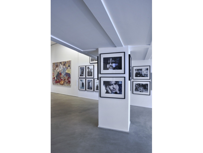 Vue d’exposiion / Exhibition view, 2012 % "FOREVER YOUNG", Galerie Suzanne Tarasieve / LOFT 19, Paris<br/>Photo: Rebecca Fanuele<br/><br/>