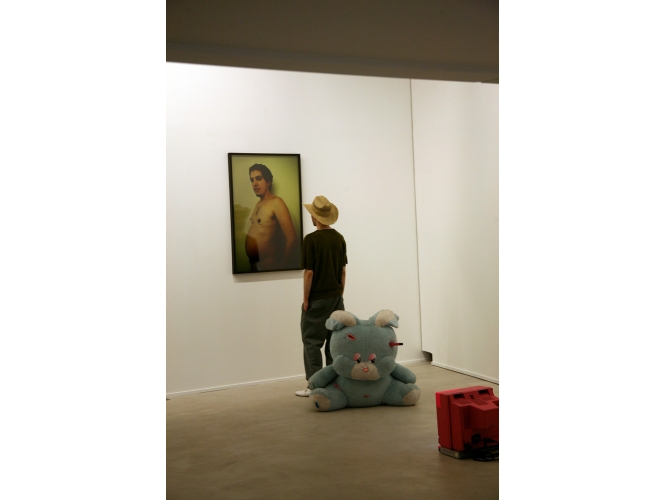 Vue de l’exposition / Exhibition view, 2009 % "JERK OFF - Festival alternatif", Galerie Suzanne Tarasieve / LOFT 19, Paris<br/>Photo: Marty de Montereau <br/><br/>