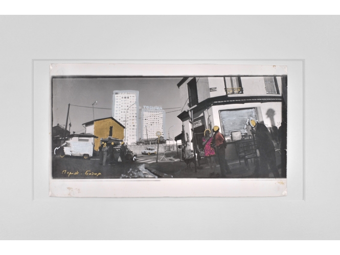 ‘Arles, Paris … and.’ series, 1989-2014 % Tirage argentique noir et blanc, stylo doré et argenté, gouache pièce unique <br/>17 x 30 cm (6 3/4 x 11 3/4 in.) <br/>40 x 50 cm (15 3/4 x 19 5/8 in.) encadré<br/><br/>Black and white silver print, gold and silver pen, gouache<br/>17 x 30 cm (6 3/4 x 11 3/4 in.) <br/>40 x 50 cm (15 3/4 x 19 5/8 in.) framed<br/><br/>