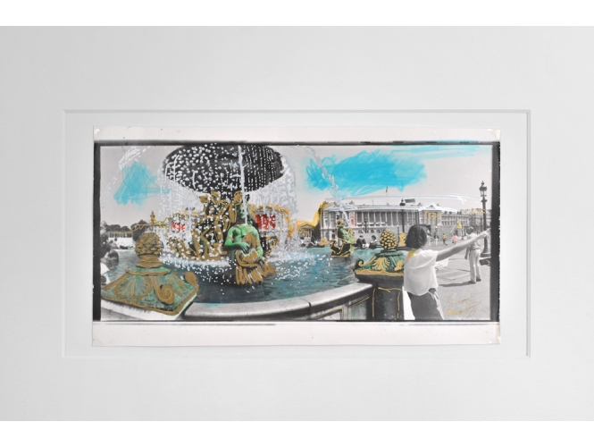 ‘Arles, Paris … and.’ series, 1989-2014 % Tirage argentique noir et blanc, stylo doré et argenté, gouache pièce unique <br/>17 x 30 cm (6 3/4 x 11 3/4 in.) <br/>40 x 50 cm (15 3/4 x 19 5/8 in.) encadré<br/><br/>Black and white silver print, gold and silver pen, gouache<br/>17 x 30 cm (6 3/4 x 11 3/4 in.) <br/>40 x 50 cm (15 3/4 x 19 5/8 in.) framed<br/><br/>