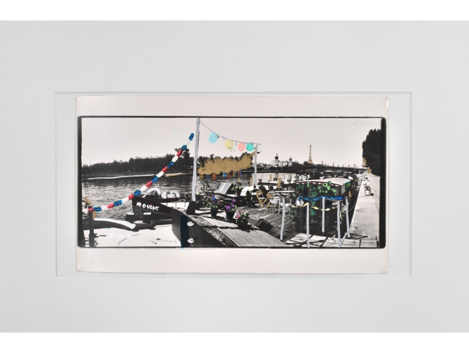 ‘Arles, Paris … and.’ series, 1989-2014 % Tirage argentique noir et blanc, stylo doré et argenté, gouache pièce unique <br/>17 x 30 cm (6 3/4 x 11 3/4 in.) <br/>40 x 50 cm (15 3/4 x 19 5/8 in.) encadré<br/><br/>Black and white silver print, gold and silver pen, gouache<br/>17 x 30 cm (6 3/4 x 11 3/4 in.) <br/>40 x 50 cm (15 3/4 x 19 5/8 in.) framed<br/><br/>