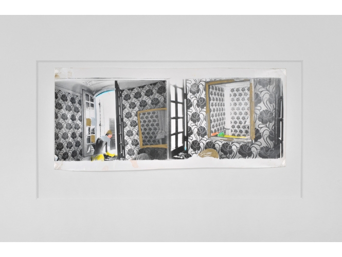 ‘Arles, Paris … and.’ series, 1989-2014 % Tirage argentique noir et blanc, stylo doré et argenté, gouache pièce unique <br/>17 x 30 cm (6 3/4 x 11 3/4 in.) <br/>40 x 50 cm (15 3/4 x 19 5/8 in.) encadré<br/><br/>Black and white silver print, gold and silver pen, gouache<br/>17 x 30 cm (6 3/4 x 11 3/4 in.) <br/>40 x 50 cm (15 3/4 x 19 5/8 in.) framed<br/><br/>