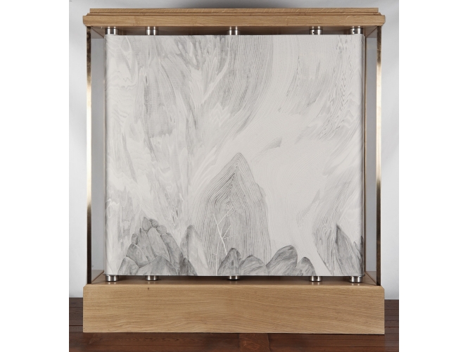 Sans titre 3, 2015 % Mine de plomb sur papier, encre sur papier calque, bois, verre, mécanisme, moteur électrique<br/>110 x 100 x 30 cm<br/><br/>Graphite on paper, ink on tracing paper, wood, glass, mechanism, electrical engine <br/>110 x 100 x 30 cm<br/><br/>Photo: Olivier Toggwiler<br/><br/>