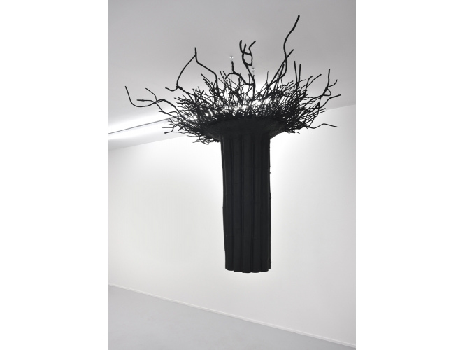 Upside Down Tree, 2016 % Moule en fibre de bamboo / Fiber mould of Bamboo<br/>172 x 150 x 147 cm	<br/>(67 3/4 x 59 x 57 7/8 in.)<br/><br/>