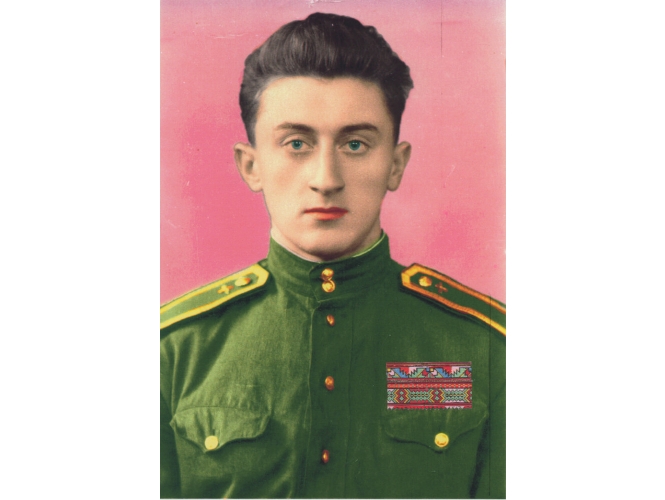 Boris Mikhaïlov, « National Hero », 1991 % C-print, 119 x 80 cm <br/>Ed 1/3<br/><br/>