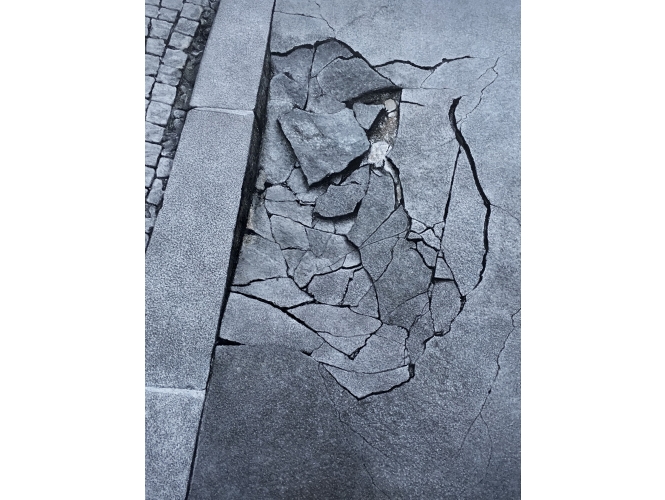 Remembering Michael Heizer, 2017 % Huile sur toile / Oil on canvas<br/>162 x 130 cm<br/><br/>