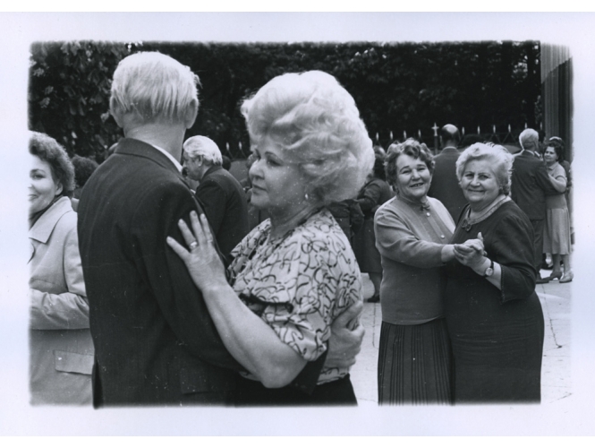 Boris Mikhaïlov, Untitled from the series ‘Dance’, 1978 % Tirage argentique noir & blanc, vintage / Black & white silver print, vintage<br/>Ed: 7<br/>16,7 x 25,5 cm  <br/>(6 5/8 x 10 in.)<br/><br/>