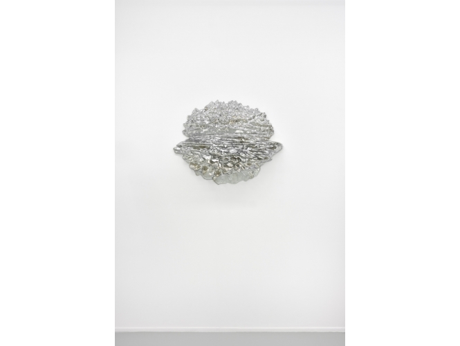 Point 0.0, 2019 % Polystyrène, plastique, peinture chromée / Styrofoam, plastic, chrome paint<br/>88 x 80 x 22 cm  <br/>(34 5/8 x 31 1/2 x 8 5/8 in.)<br/></br>