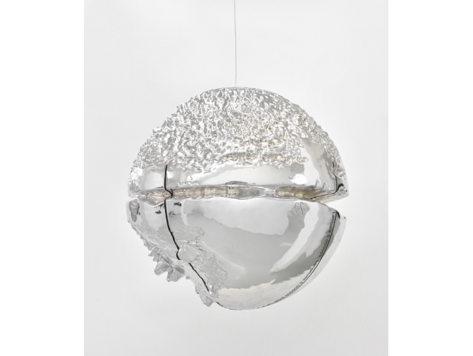 Point 3, 2019 % Plastique, peinture chromée / Plastic, chrome paint<br/>35 x 35 cm  <br/>(13 3/4 x 13 3/4 in.)<br/></br>