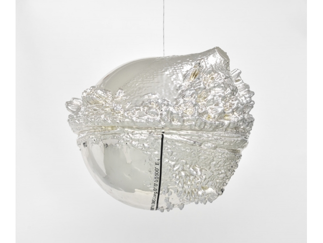Point 2, 2019 % Plastique, peinture chromée / Plastic, chrome paint<br/>35 x 35 cm  <br/>(13 3/4 x 13 3/4 in.)<br/></br>