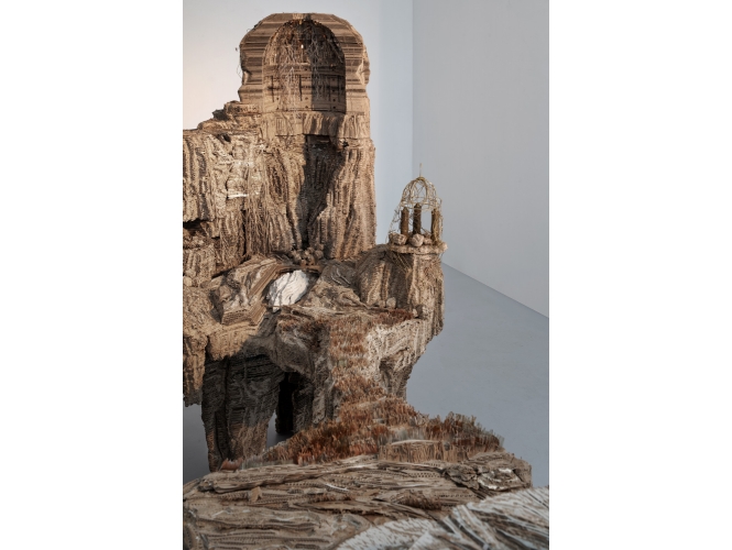 Nymphées, 2019 (détail) % Carton, papier coloré, laiton, bois, plâtre / Cardboard, colored paper, brass, wood, plaster<br/>330 x 180 x 160 cm	<br/>(129 7/8 x 70 7/8 x 63 in.)<br/><br/>