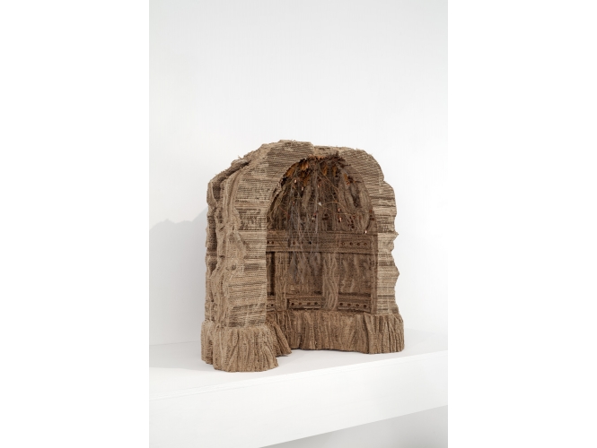 Grotte 1, 2019 % Bois, carton, laiton / Wood, cardboard, brass<br/>63,5 x 68 x 40 cm<br/>(25 x 26 3/4 x 15 3/4 in.)<br/></br>