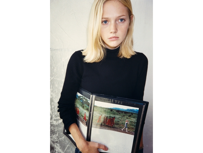 From the Go-Sees series, Jan Dunning, London, 24th September 1998 % Giclee print<br/>30,5 x 25,4 cm (12 x 10 in.)<br/>35 x 29,5 cm (13 3/4 x 11 5/8 in.) encadré /framed<br/>Edition de / of 5<br/>© Juergen Teller, All rights Reserved<br/></br>