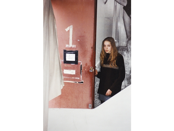 From the Go-Sees series, Gemma, London, 29th March 1999 % Giclee print<br/>30,5 x 25,4 cm (12 x 10 in.)<br/>35 x 29,5 cm (13 3/4 x 11 5/8 in.) encadré /framed<br/>Edition de / of 5<br/>© Juergen Teller, All rights Reserved<br/></br>