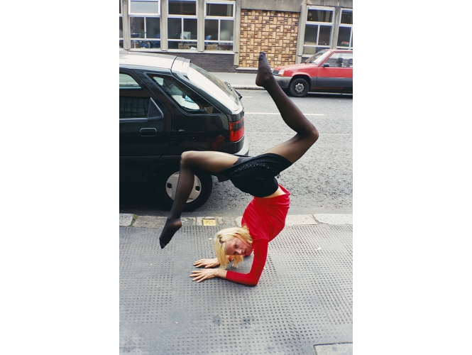 From the Go-Sees series, Dominique, London, 29th September 1998 % Giclee print<br/>30,5 x 25,4 cm (12 x 10 in.)<br/>35 x 29,5 cm (13 3/4 x 11 5/8 in.) encadré /framed<br/>Edition de / of 5<br/>© Juergen Teller, All rights Reserved<br/></br>