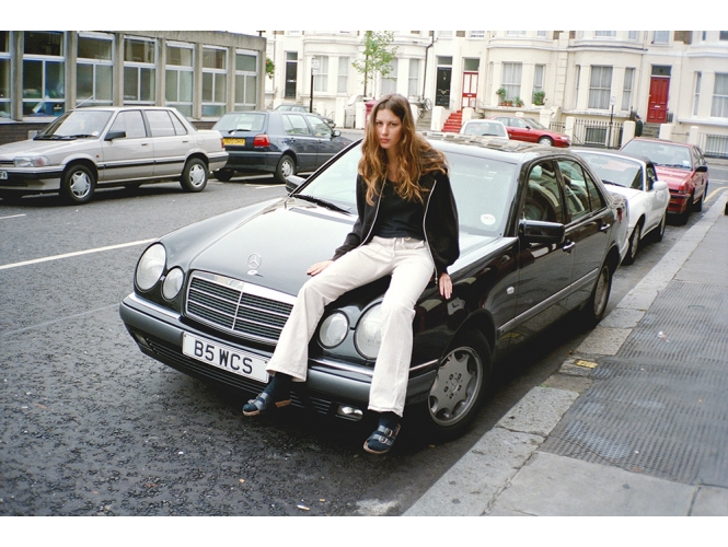 From the Go-Sees series, Gisele, London, 28th September 1998 % Giclee print<br/>30,5 x 25,4 cm (12 x 10 in.)<br/>25,4 x 30,5 cm (10 x 12 in.)<br/>29,5 x 35 cm (11 5/8 x 13 3/4 in.) encadré / framed<br/>Edition de / of 5<br/>© Juergen Teller, All rights Reserved
